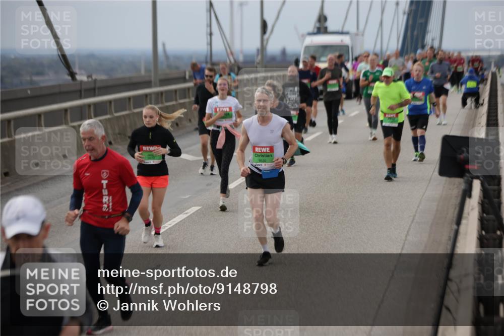03.10.2025 - Köhlbrandbrückenlauf Jannik Wohlers http://msf.ph/oto/9148798 03.10.2025 15:53:01 Position 1 9530 meine-sportfotos.de