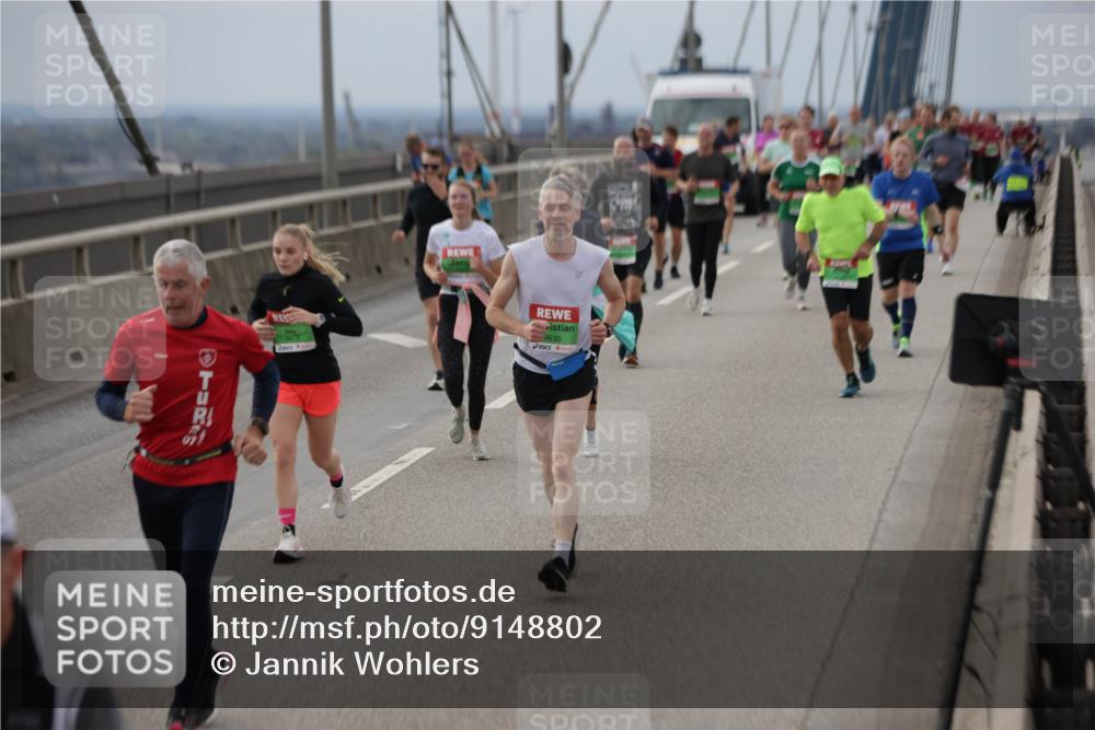 03.10.2025 - Köhlbrandbrückenlauf Jannik Wohlers http://msf.ph/oto/9148802 03.10.2025 15:53:02 Position 1 9530 meine-sportfotos.de