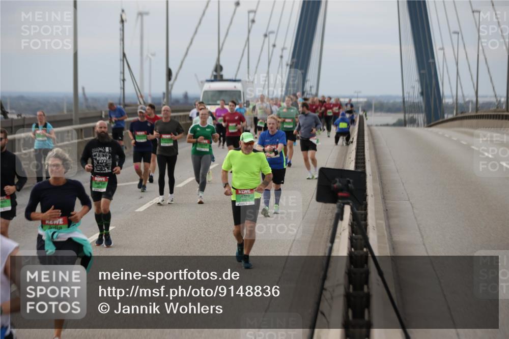 03.10.2025 - Köhlbrandbrückenlauf Jannik Wohlers http://msf.ph/oto/9148836 03.10.2025 15:53:05 Position 1  meine-sportfotos.de