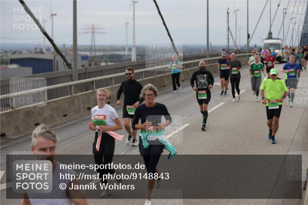 03.10.2025 - Köhlbrandbrückenlauf Jannik Wohlers http://msf.ph/oto/9148843 03.10.2025 15:53:07 Position 1 7424 meine-sportfotos.de