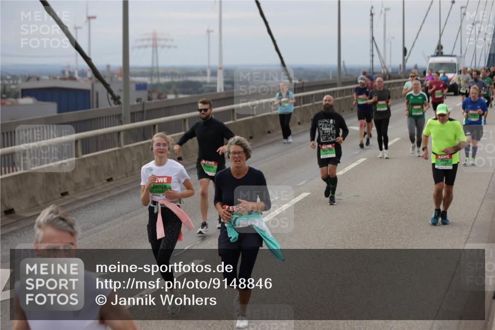 03.10.2025 - Köhlbrandbrückenlauf Jannik Wohlers http://msf.ph/oto/9148846 03.10.2025 15:53:07 Position 1 7424 meine-sportfotos.de