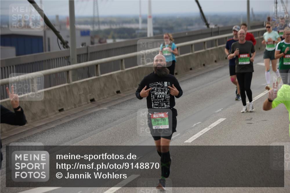 03.10.2025 - Köhlbrandbrückenlauf Jannik Wohlers http://msf.ph/oto/9148870 03.10.2025 15:53:09 Position 1 9056 meine-sportfotos.de