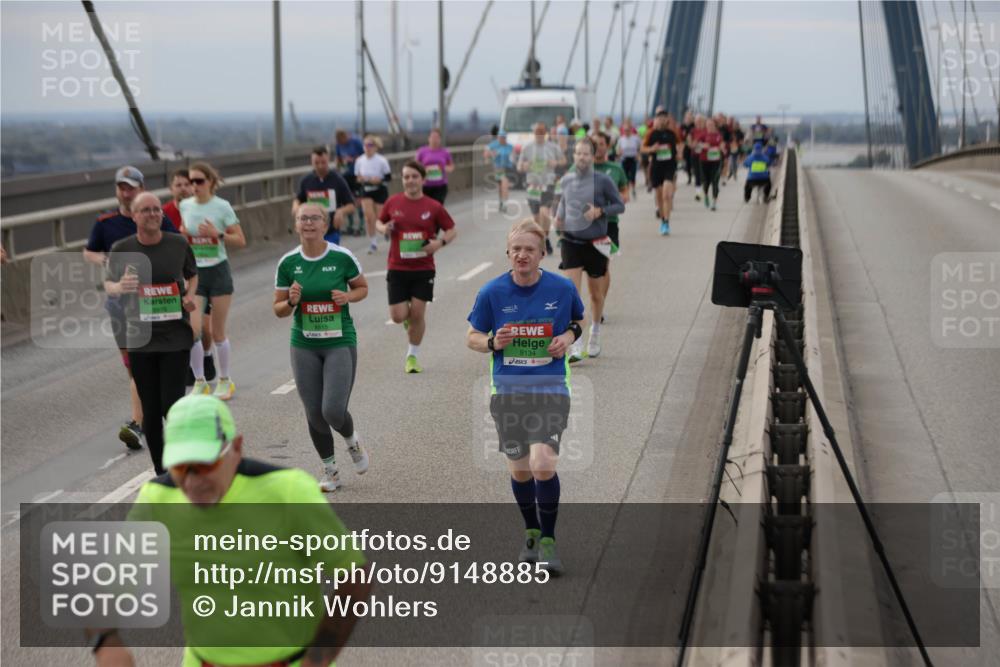 03.10.2025 - Köhlbrandbrückenlauf Jannik Wohlers http://msf.ph/oto/9148885 03.10.2025 15:53:10 Position 1 816, 8815, 2016, 9134 meine-sportfotos.de