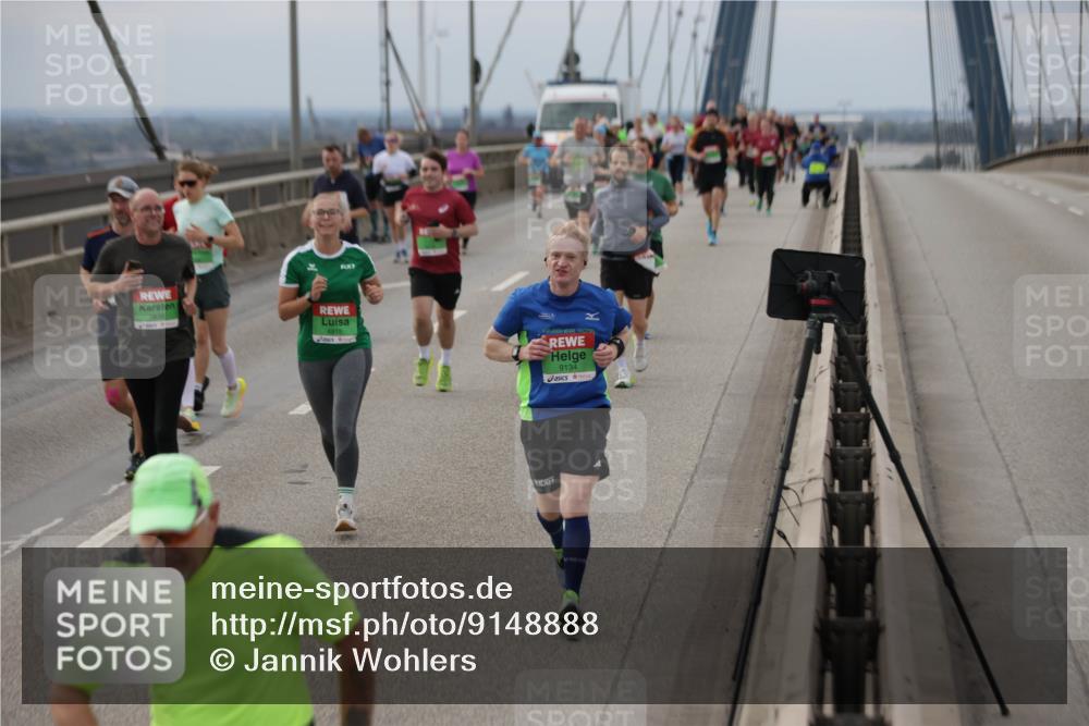 03.10.2025 - Köhlbrandbrückenlauf Jannik Wohlers http://msf.ph/oto/9148888 03.10.2025 15:53:10 Position 1 9134 meine-sportfotos.de