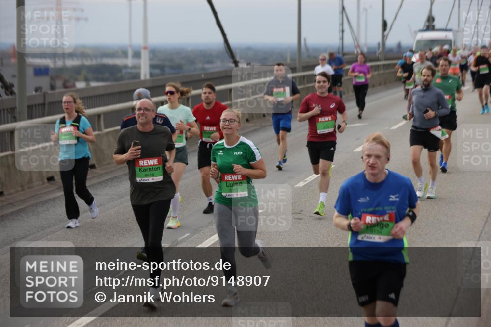 03.10.2025 - Köhlbrandbrückenlauf Jannik Wohlers http://msf.ph/oto/9148907 03.10.2025 15:53:11 Position 1 8816, 7, 8815, 9134 meine-sportfotos.de