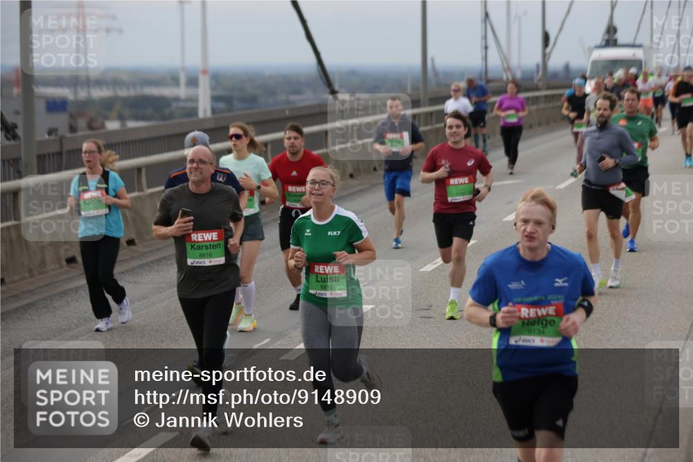03.10.2025 - Köhlbrandbrückenlauf Jannik Wohlers http://msf.ph/oto/9148909 03.10.2025 15:53:11 Position 1 8816, 7, 8815, 9724, 9134 meine-sportfotos.de