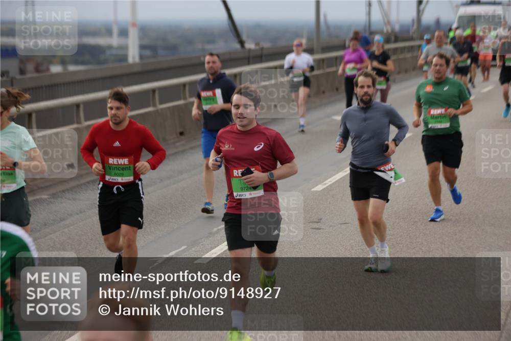 03.10.2025 - Köhlbrandbrückenlauf Jannik Wohlers http://msf.ph/oto/9148927 03.10.2025 15:53:13 Position 1 8029, 9724 meine-sportfotos.de