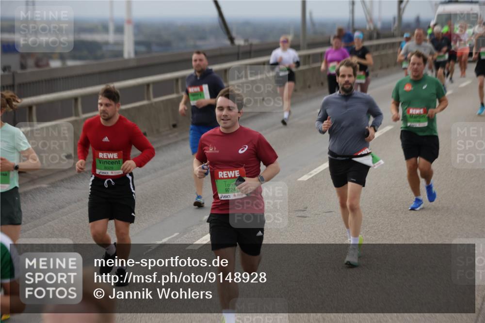 03.10.2025 - Köhlbrandbrückenlauf Jannik Wohlers http://msf.ph/oto/9148928 03.10.2025 15:53:13 Position 1 8029, 9724 meine-sportfotos.de
