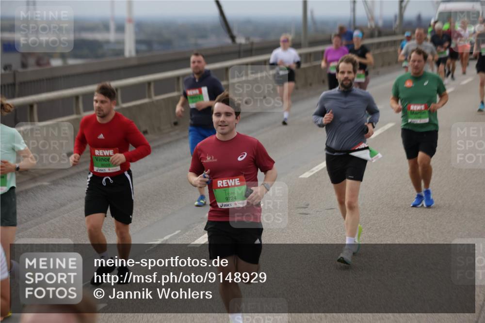 03.10.2025 - Köhlbrandbrückenlauf Jannik Wohlers http://msf.ph/oto/9148929 03.10.2025 15:53:13 Position 1 8029, 9724 meine-sportfotos.de