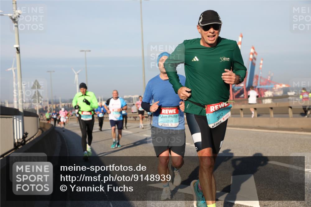 03.10.2025 - Köhlbrandbrückenlauf Yannick Fuchs http://msf.ph/oto/9148939 03.10.2025 08:40:30 Position 2 2798, 3812 meine-sportfotos.de