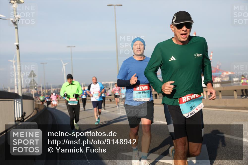 03.10.2025 - Köhlbrandbrückenlauf Yannick Fuchs http://msf.ph/oto/9148942 03.10.2025 08:40:30 Position 2 2798, 3812 meine-sportfotos.de