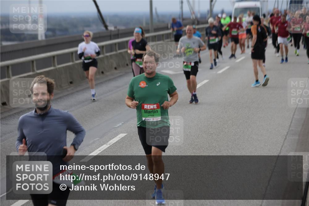 03.10.2025 - Köhlbrandbrückenlauf Jannik Wohlers http://msf.ph/oto/9148947 03.10.2025 15:53:15 Position 1 7748 meine-sportfotos.de