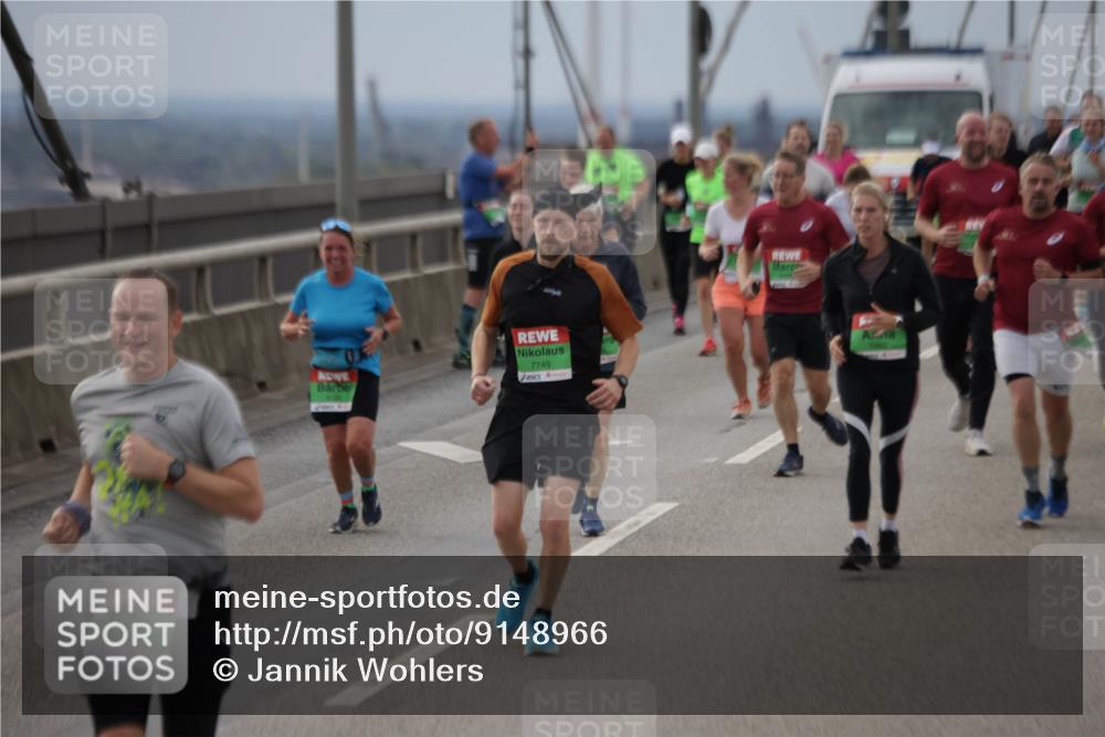 03.10.2025 - Köhlbrandbrückenlauf Jannik Wohlers http://msf.ph/oto/9148966 03.10.2025 15:53:18 Position 1 7749 meine-sportfotos.de