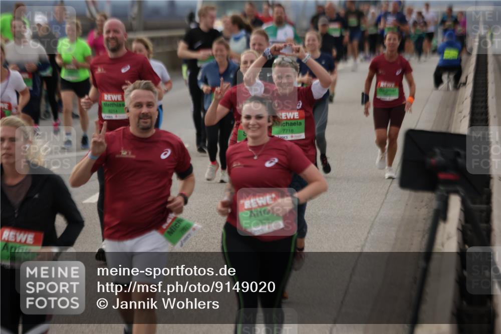 03.10.2025 - Köhlbrandbrückenlauf Jannik Wohlers http://msf.ph/oto/9149020 03.10.2025 15:53:23 Position 1 7499, 8214, 7718, 7876 meine-sportfotos.de