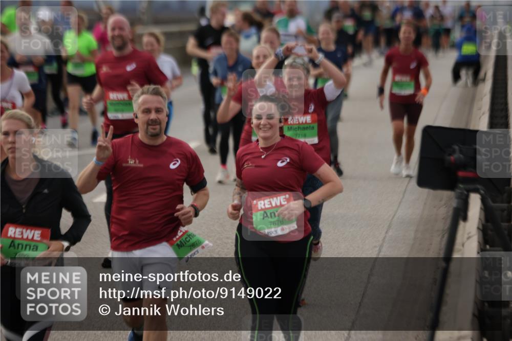 03.10.2025 - Köhlbrandbrückenlauf Jannik Wohlers http://msf.ph/oto/9149022 03.10.2025 15:53:23 Position 1 7493, 7718, 7678, 7676 meine-sportfotos.de