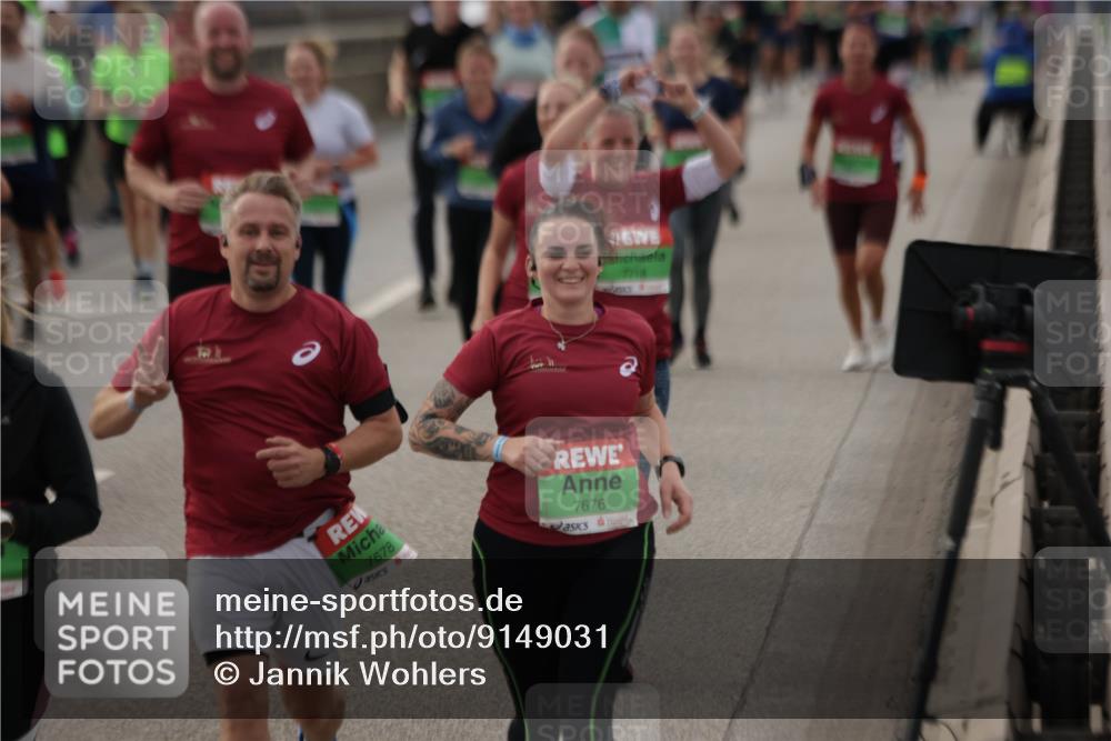 03.10.2025 - Köhlbrandbrückenlauf Jannik Wohlers http://msf.ph/oto/9149031 03.10.2025 15:53:23 Position 1 7678, 7676, 7718 meine-sportfotos.de