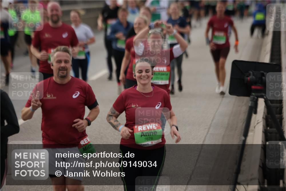 03.10.2025 - Köhlbrandbrückenlauf Jannik Wohlers http://msf.ph/oto/9149034 03.10.2025 15:53:23 Position 1 7718, 7678, 7676 meine-sportfotos.de