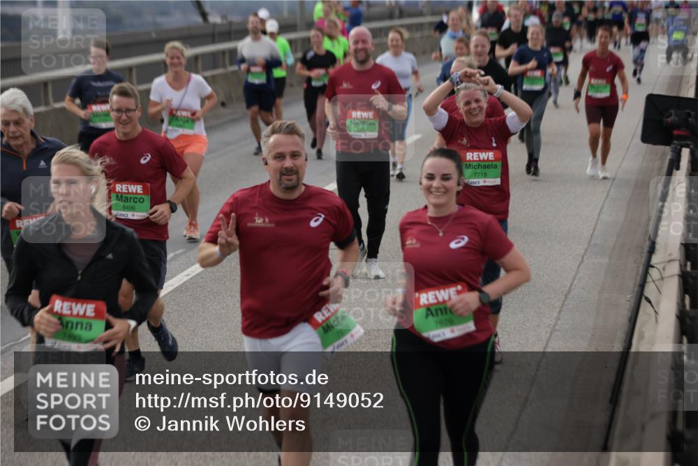 03.10.2025 - Köhlbrandbrückenlauf Jannik Wohlers http://msf.ph/oto/9149052 03.10.2025 15:53:25 Position 1 8496, 7676, 8214, 7676, 7718 meine-sportfotos.de