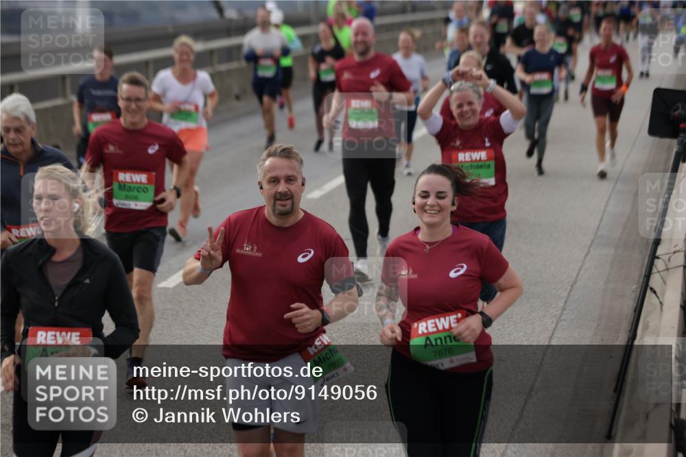 03.10.2025 - Köhlbrandbrückenlauf Jannik Wohlers http://msf.ph/oto/9149056 03.10.2025 15:53:25 Position 1 7678, 7676 meine-sportfotos.de