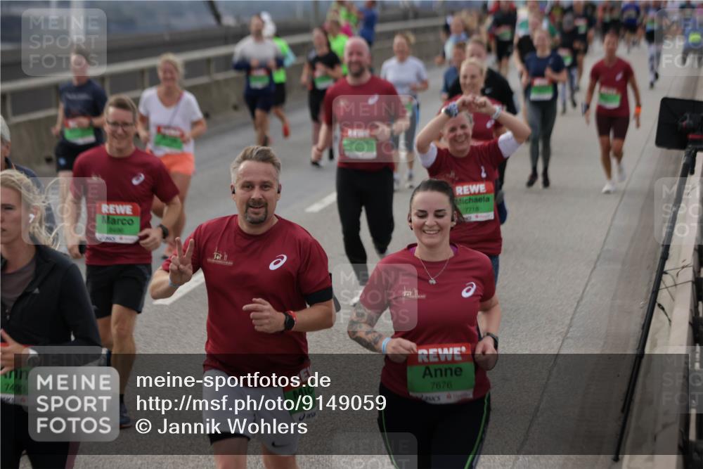03.10.2025 - Köhlbrandbrückenlauf Jannik Wohlers http://msf.ph/oto/9149059 03.10.2025 15:53:25 Position 1 7493, 8496, 7718, 7676 meine-sportfotos.de