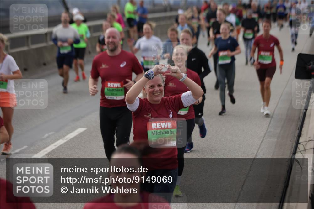 03.10.2025 - Köhlbrandbrückenlauf Jannik Wohlers http://msf.ph/oto/9149069 03.10.2025 15:53:26 Position 1 9214, 7718 meine-sportfotos.de