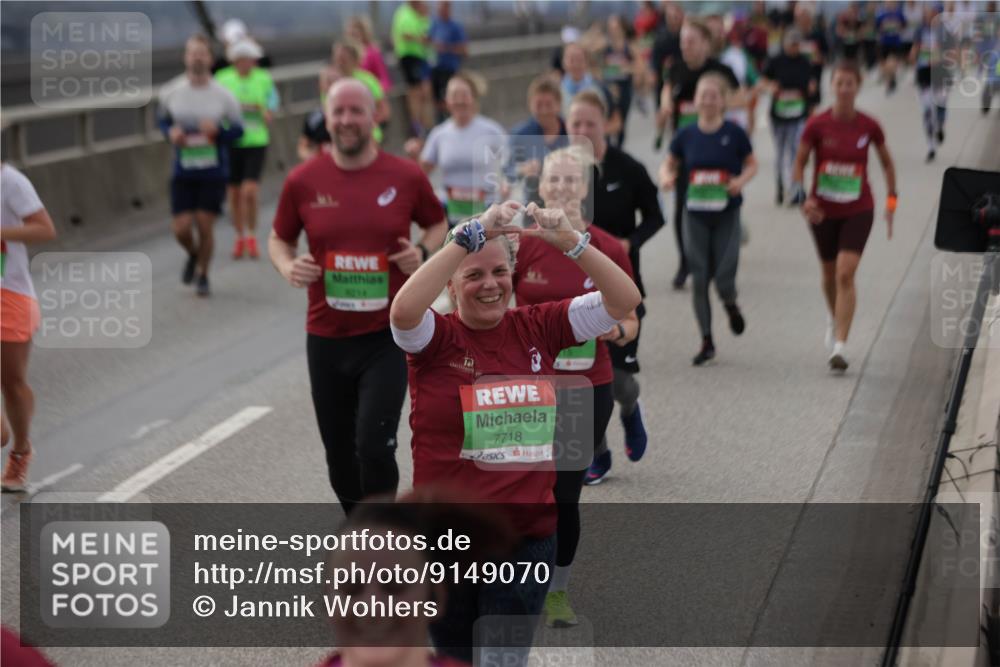 03.10.2025 - Köhlbrandbrückenlauf Jannik Wohlers http://msf.ph/oto/9149070 03.10.2025 15:53:26 Position 1 8214, 10, 7718 meine-sportfotos.de