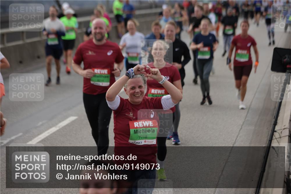 03.10.2025 - Köhlbrandbrückenlauf Jannik Wohlers http://msf.ph/oto/9149073 03.10.2025 15:53:26 Position 1 8214, 7718, 100 meine-sportfotos.de