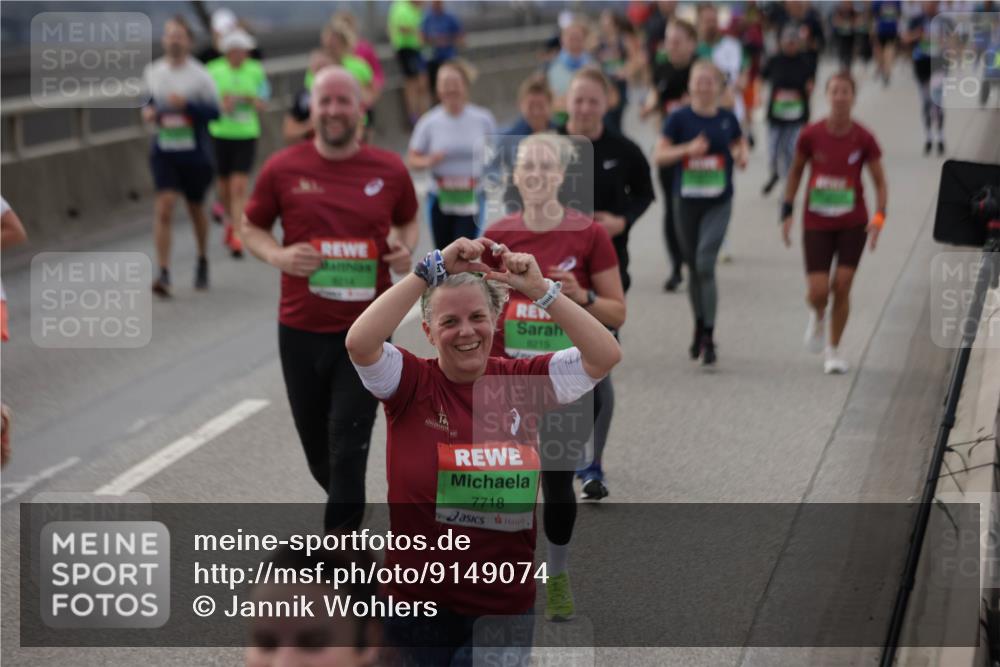 03.10.2025 - Köhlbrandbrückenlauf Jannik Wohlers http://msf.ph/oto/9149074 03.10.2025 15:53:26 Position 1 8014, 8215, 7718 meine-sportfotos.de