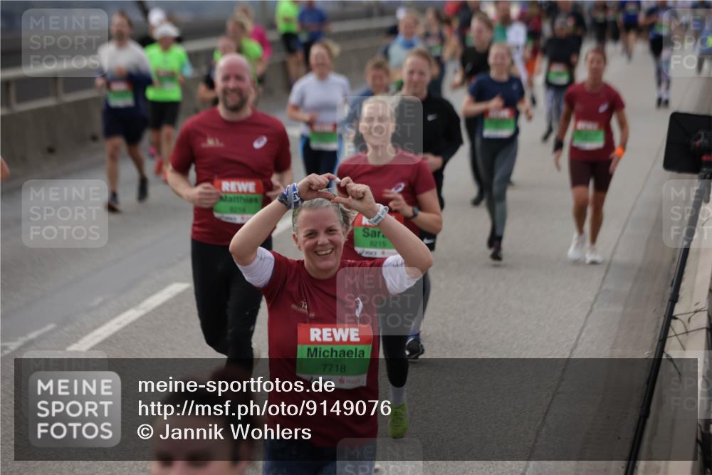 03.10.2025 - Köhlbrandbrückenlauf Jannik Wohlers http://msf.ph/oto/9149076 03.10.2025 15:53:26 Position 1 8014, 8215, 7718 meine-sportfotos.de