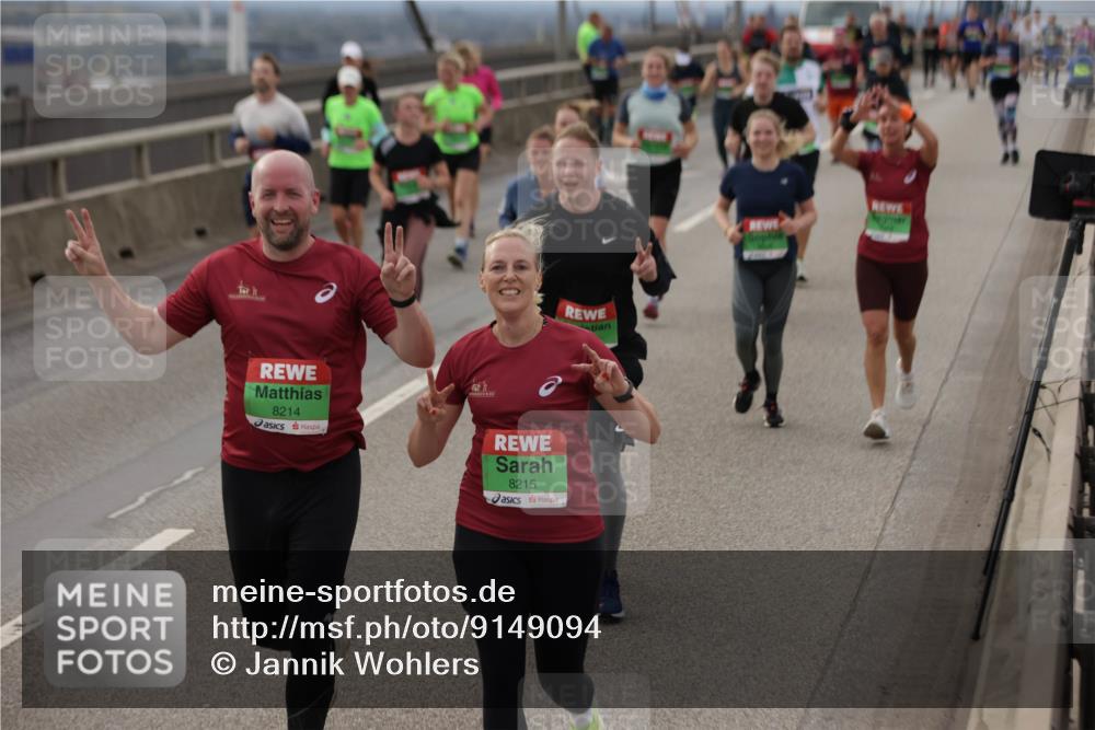 03.10.2025 - Köhlbrandbrückenlauf Jannik Wohlers http://msf.ph/oto/9149094 03.10.2025 15:53:28 Position 1 8214, 8215 meine-sportfotos.de