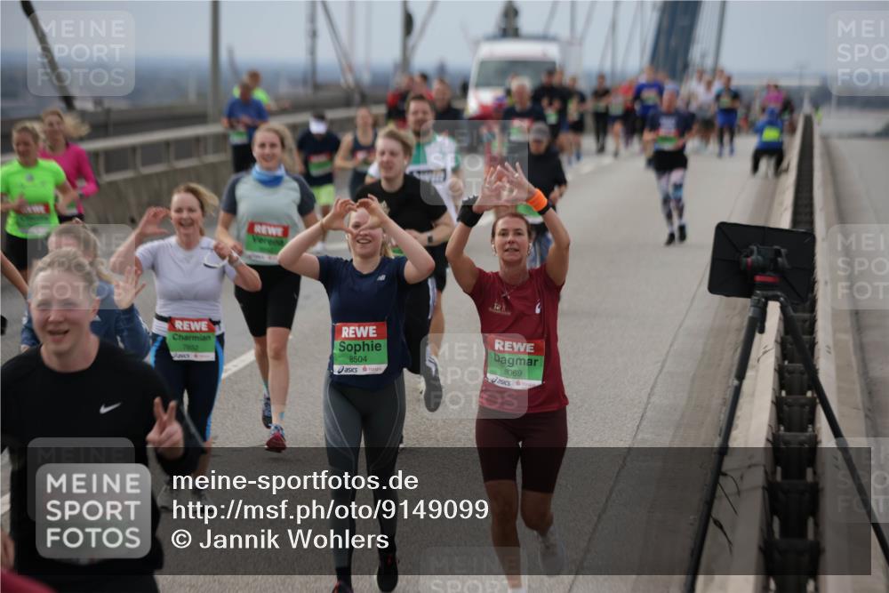 03.10.2025 - Köhlbrandbrückenlauf Jannik Wohlers http://msf.ph/oto/9149099 03.10.2025 15:53:29 Position 1 7652, 8504, 9069 meine-sportfotos.de