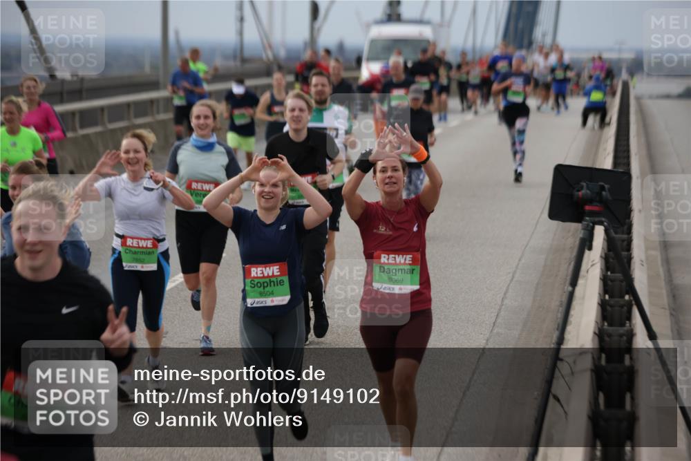 03.10.2025 - Köhlbrandbrückenlauf Jannik Wohlers http://msf.ph/oto/9149102 03.10.2025 15:53:29 Position 1 7652, 8504, 9069 meine-sportfotos.de