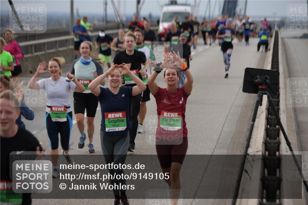 03.10.2025 - Köhlbrandbrückenlauf Jannik Wohlers http://msf.ph/oto/9149105 03.10.2025 15:53:29 Position 1 7652, 8504, 9069 meine-sportfotos.de