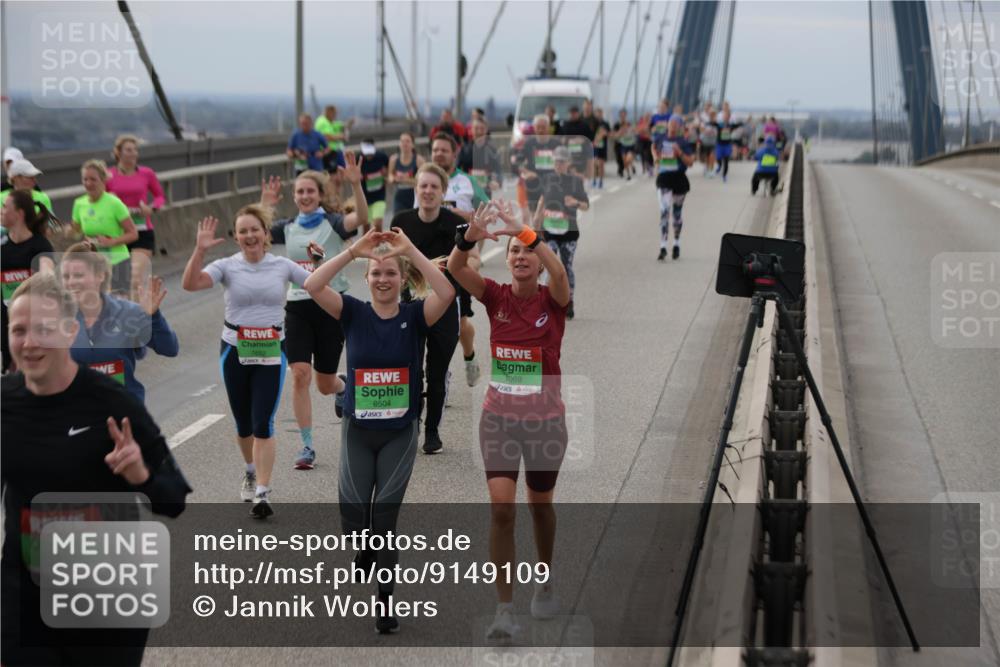 03.10.2025 - Köhlbrandbrückenlauf Jannik Wohlers http://msf.ph/oto/9149109 03.10.2025 15:53:29 Position 1 8457, 8504, 9069 meine-sportfotos.de