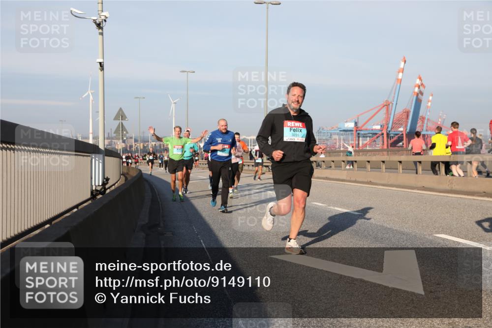 03.10.2025 - Köhlbrandbrückenlauf Yannick Fuchs http://msf.ph/oto/9149110 03.10.2025 08:40:43 Position 2 3235 meine-sportfotos.de
