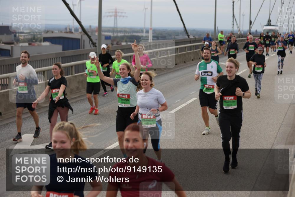 03.10.2025 - Köhlbrandbrückenlauf Jannik Wohlers http://msf.ph/oto/9149135 03.10.2025 15:53:31 Position 1 8842, 7652, 8838 meine-sportfotos.de