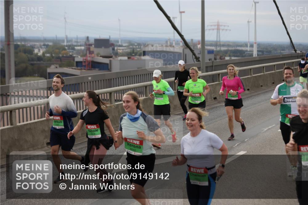 03.10.2025 - Köhlbrandbrückenlauf Jannik Wohlers http://msf.ph/oto/9149142 03.10.2025 15:53:32 Position 1 647, 7214, 8842, 7652 meine-sportfotos.de