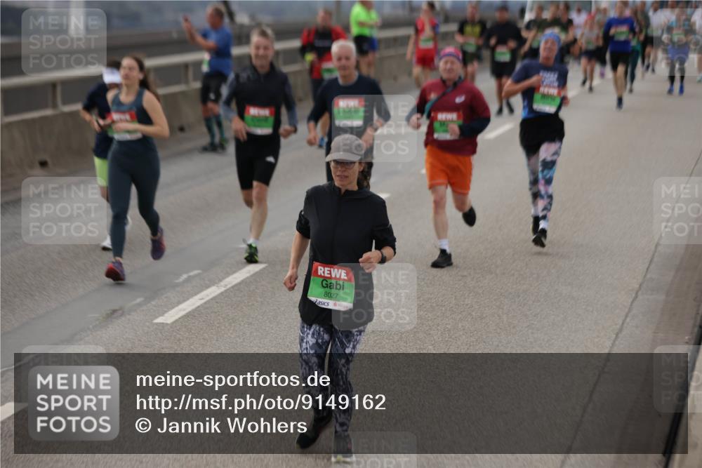 03.10.2025 - Köhlbrandbrückenlauf Jannik Wohlers http://msf.ph/oto/9149162 03.10.2025 15:53:34 Position 1 8027 meine-sportfotos.de