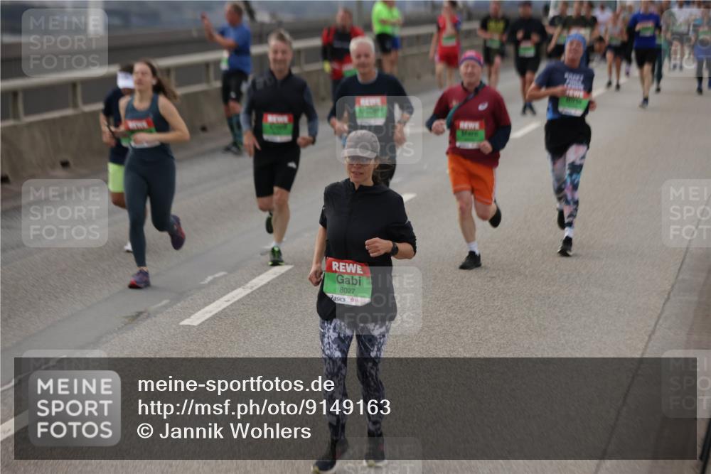 03.10.2025 - Köhlbrandbrückenlauf Jannik Wohlers http://msf.ph/oto/9149163 03.10.2025 15:53:34 Position 1 8027 meine-sportfotos.de