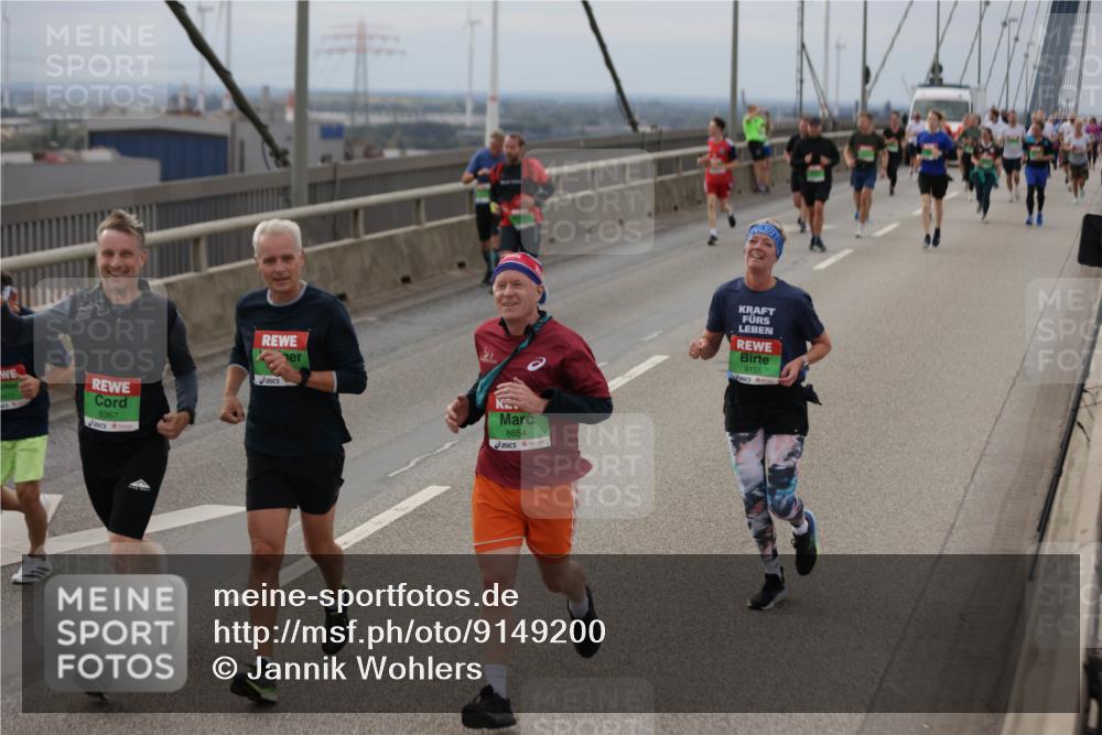 03.10.2025 - Köhlbrandbrückenlauf Jannik Wohlers http://msf.ph/oto/9149200 03.10.2025 15:53:38 Position 1 8367, 8654, 9155 meine-sportfotos.de