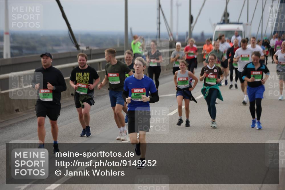 03.10.2025 - Köhlbrandbrückenlauf Jannik Wohlers http://msf.ph/oto/9149252 03.10.2025 15:53:42 Position 1 7726 meine-sportfotos.de