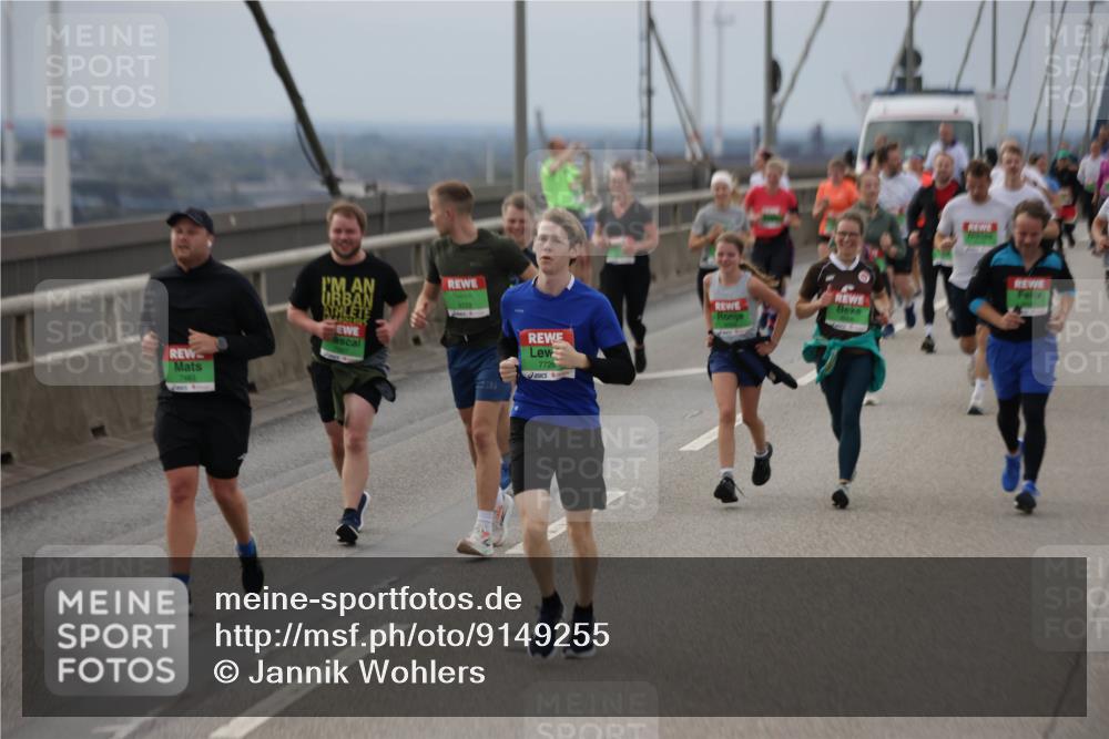 03.10.2025 - Köhlbrandbrückenlauf Jannik Wohlers http://msf.ph/oto/9149255 03.10.2025 15:53:43 Position 1 7726 meine-sportfotos.de