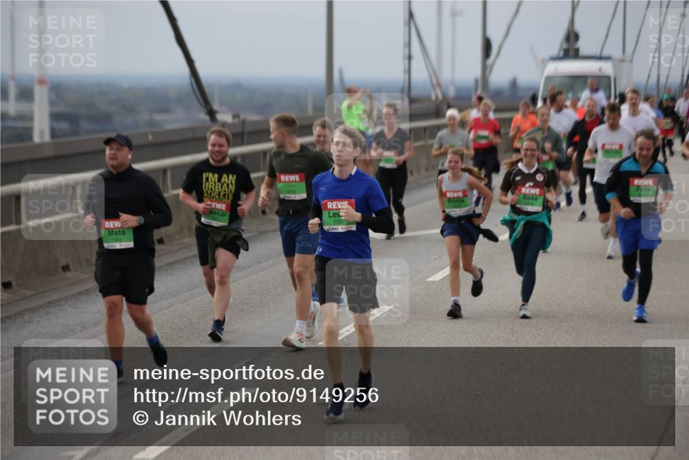 03.10.2025 - Köhlbrandbrückenlauf Jannik Wohlers http://msf.ph/oto/9149256 03.10.2025 15:53:43 Position 1 7483, 7726 meine-sportfotos.de