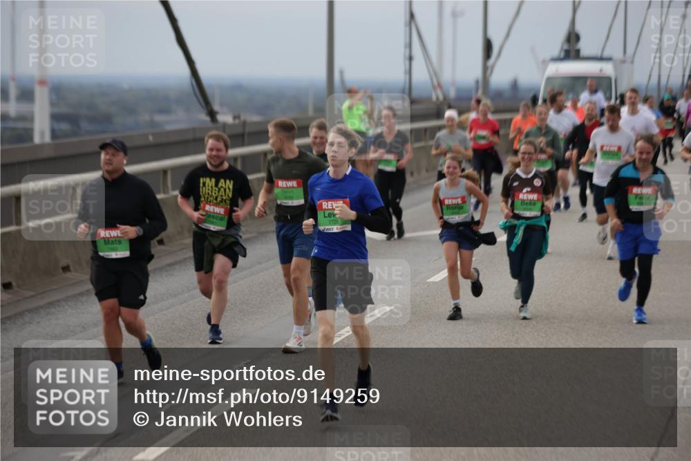 03.10.2025 - Köhlbrandbrückenlauf Jannik Wohlers http://msf.ph/oto/9149259 03.10.2025 15:53:43 Position 1 7726 meine-sportfotos.de