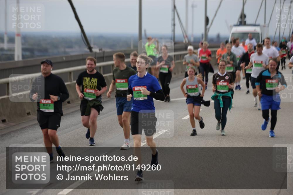 03.10.2025 - Köhlbrandbrückenlauf Jannik Wohlers http://msf.ph/oto/9149260 03.10.2025 15:53:43 Position 1 7726 meine-sportfotos.de