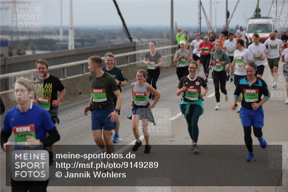 03.10.2025 - Köhlbrandbrückenlauf Jannik Wohlers http://msf.ph/oto/9149289 03.10.2025 15:53:45 Position 1 717, 9722, 8008 meine-sportfotos.de
