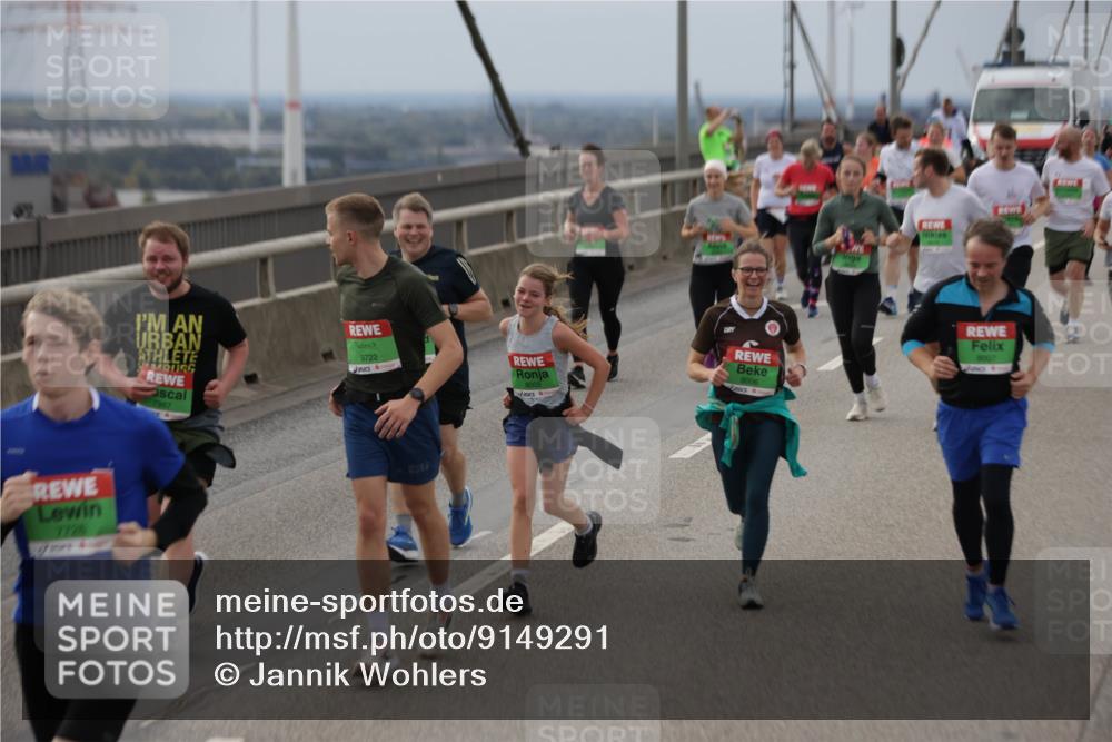 03.10.2025 - Köhlbrandbrückenlauf Jannik Wohlers http://msf.ph/oto/9149291 03.10.2025 15:53:45 Position 1 71, 7987, 9722, 8008, 8006 meine-sportfotos.de