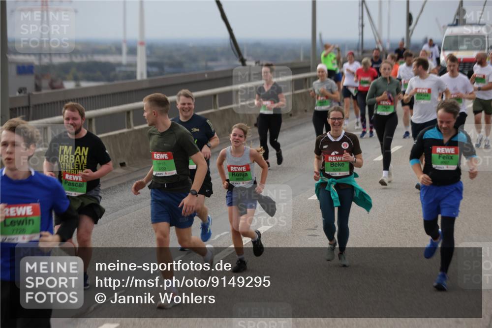 03.10.2025 - Köhlbrandbrückenlauf Jannik Wohlers http://msf.ph/oto/9149295 03.10.2025 15:53:46 Position 1 7725, 7987, 6, 9722, 8008, 8006 meine-sportfotos.de