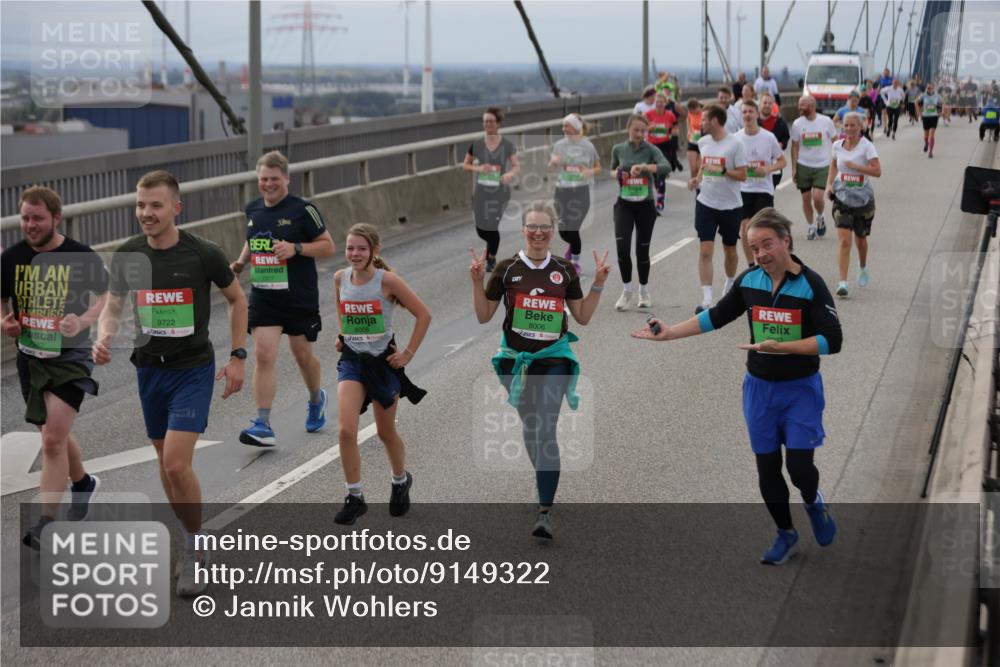 03.10.2025 - Köhlbrandbrückenlauf Jannik Wohlers http://msf.ph/oto/9149322 03.10.2025 15:53:47 Position 1 7987, 9722, 8008, 8006 meine-sportfotos.de