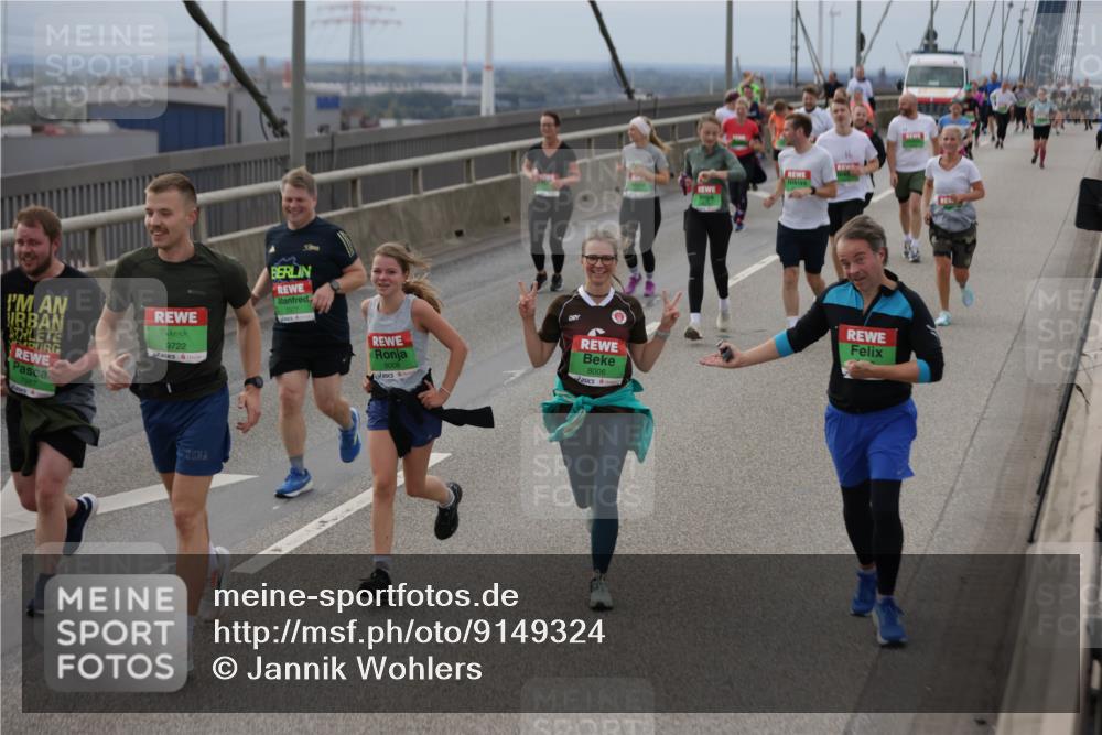 03.10.2025 - Köhlbrandbrückenlauf Jannik Wohlers http://msf.ph/oto/9149324 03.10.2025 15:53:47 Position 1 7987, 9722, 8008, 8006 meine-sportfotos.de